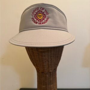 Lodge of the 4 seasons - Tanish Gray